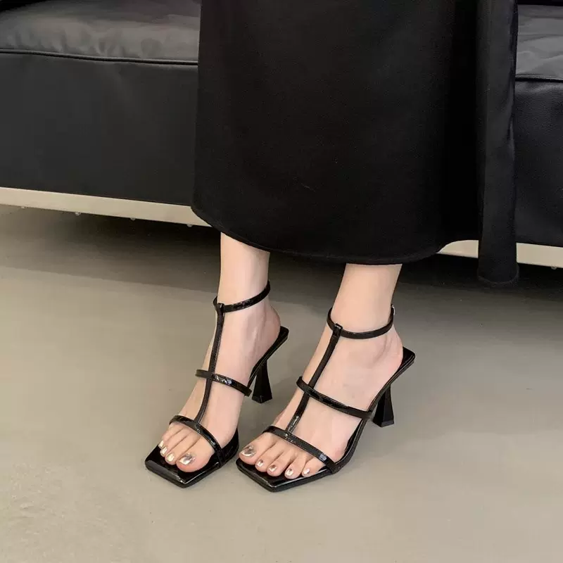 2025夏季新款法式裸粉色高跟鞋女英伦风一字带方头细跟凉鞋女露趾