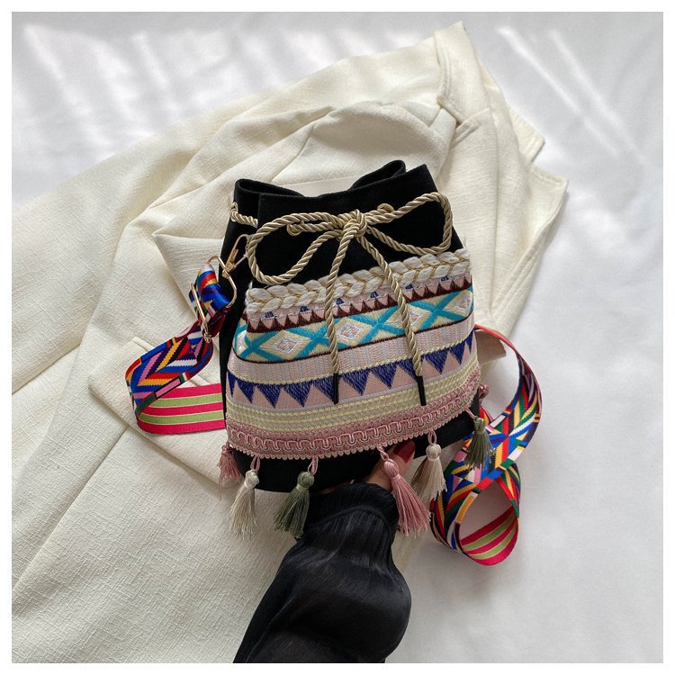 Women's Medium Canvas Geometric Ethnic Style Tassel String Bucket Bag display picture 75