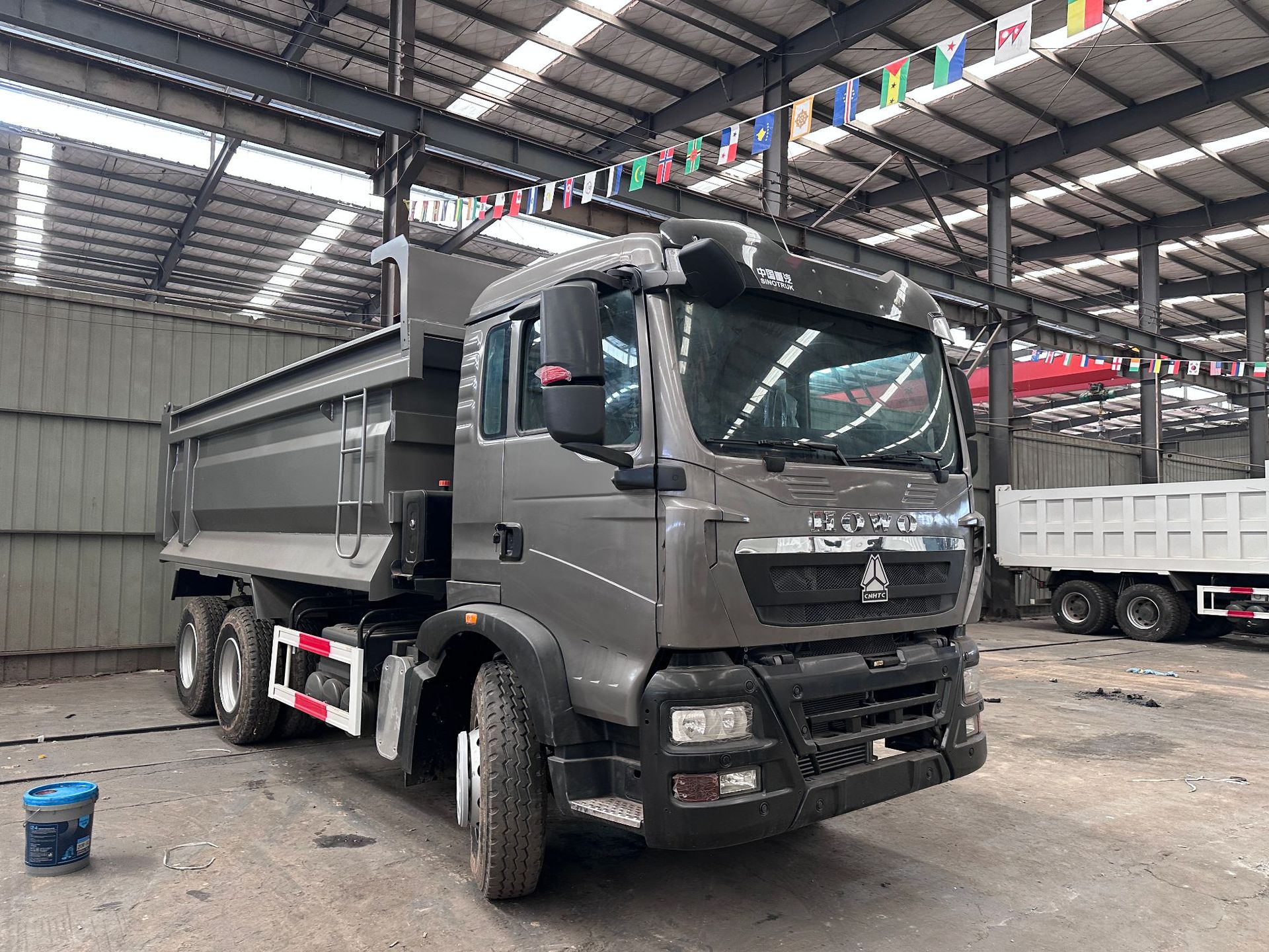 Factory direct cross-border sales of left-hand drive Sinotruk Howo TX371 6*4 dump truck for transporting soil, ore, sand, and gravel