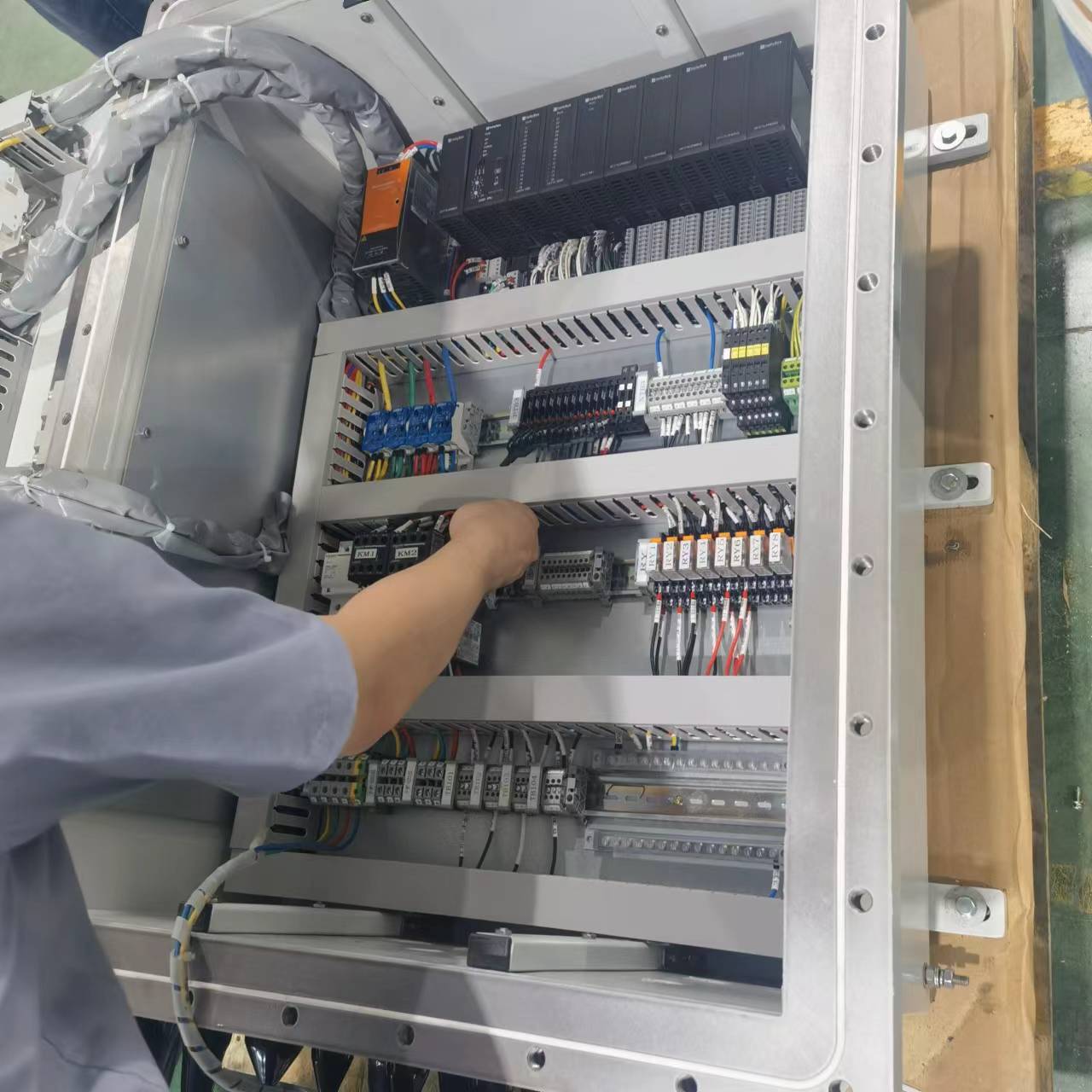 华荣飞策新黎明粉尘防爆气体防爆照明动力箱防爆接线盒防爆接线箱