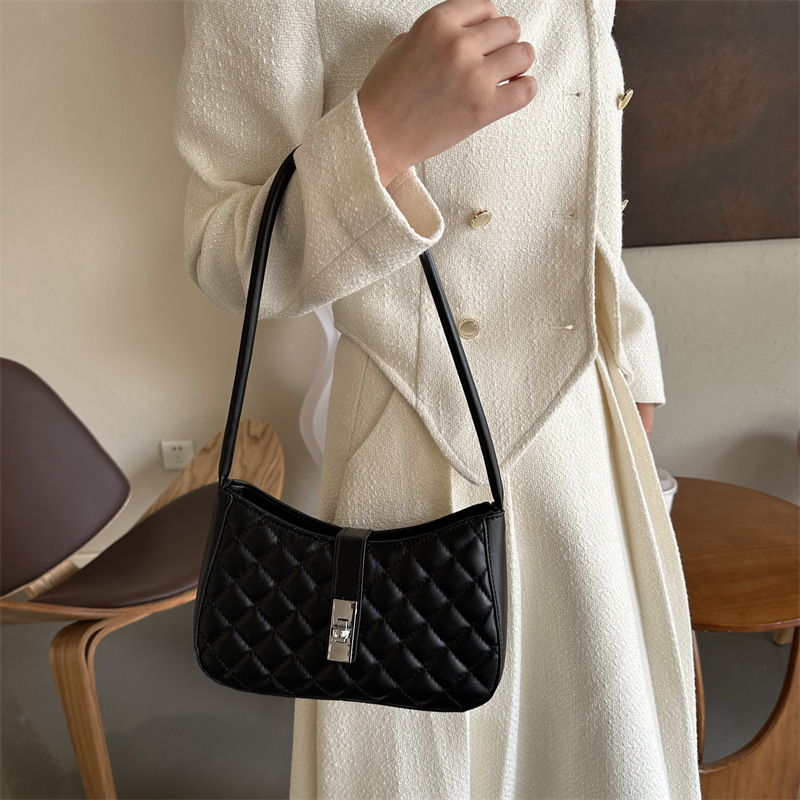 New texture underarm bag fashion Joker single women's bag manufacturers wholesale net red explosions large capacity handbag