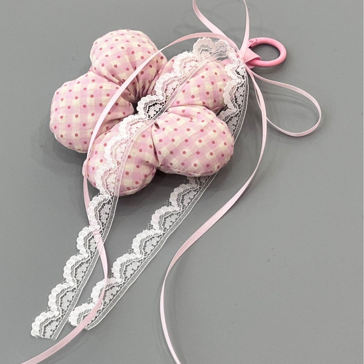 Flores bolsas colgantes de doble propósito punto de onda de encaje cuadrado arco de cabello para mujeres lindas bolas de cabello colgantes de mochila