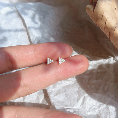 S925 Silver Needle Bright Sparkling Small Triangle Stud Earrings for Women Full Diamond Geometric Mini Helix Earrings Simple and Elegant Ear Accessories for Drop Shipping