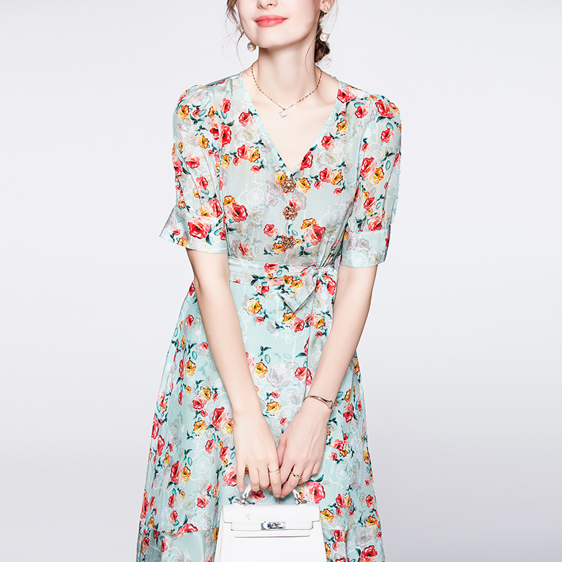 Floral Dress, French Style, 2026 New Summer Fashion, V-Neck, Petite, Waist-Cinching, High-End Feel, Mulberry Silk Dress