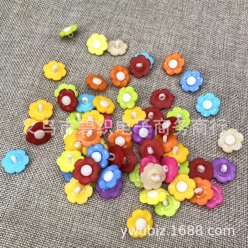 DIY编织日用品 服装辅料 儿童毛衣配件 可爱花瓣纽扣 彩色扣