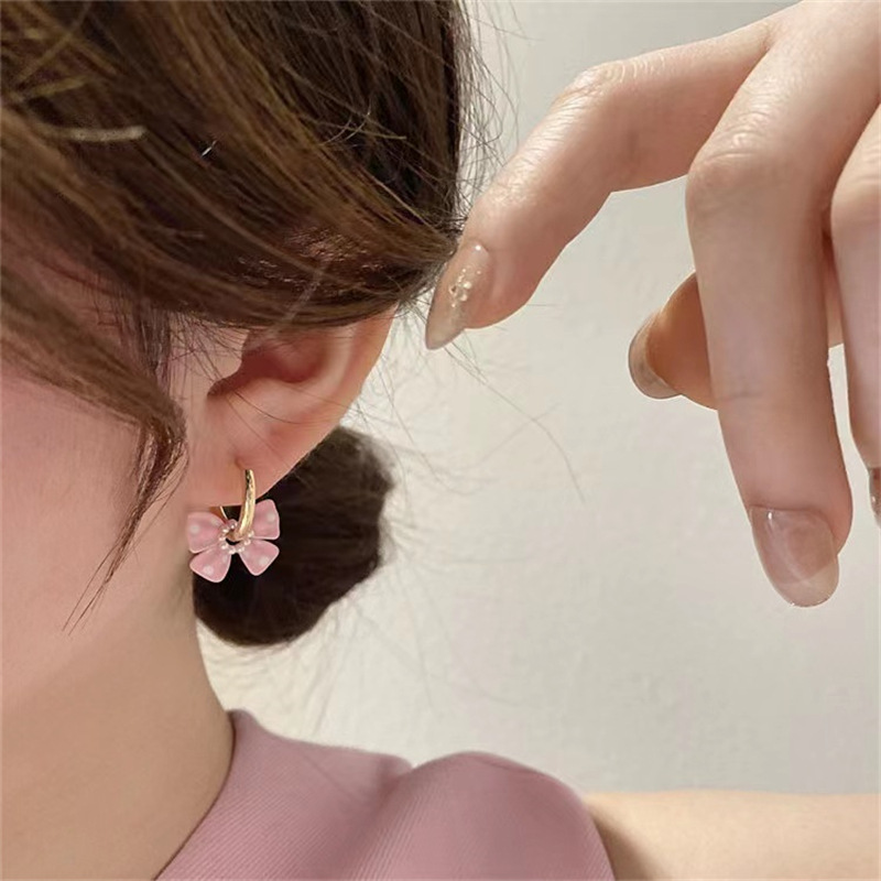 Fashion Spring Retro Bow Dot Alloy Earrings Female display picture 3