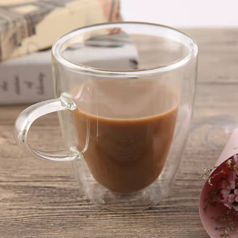 Fábrica al por mayor aislado de doble capa de leche de vidrio transparente taza de agua de vidrio con mango hogar oreja plana taza de café