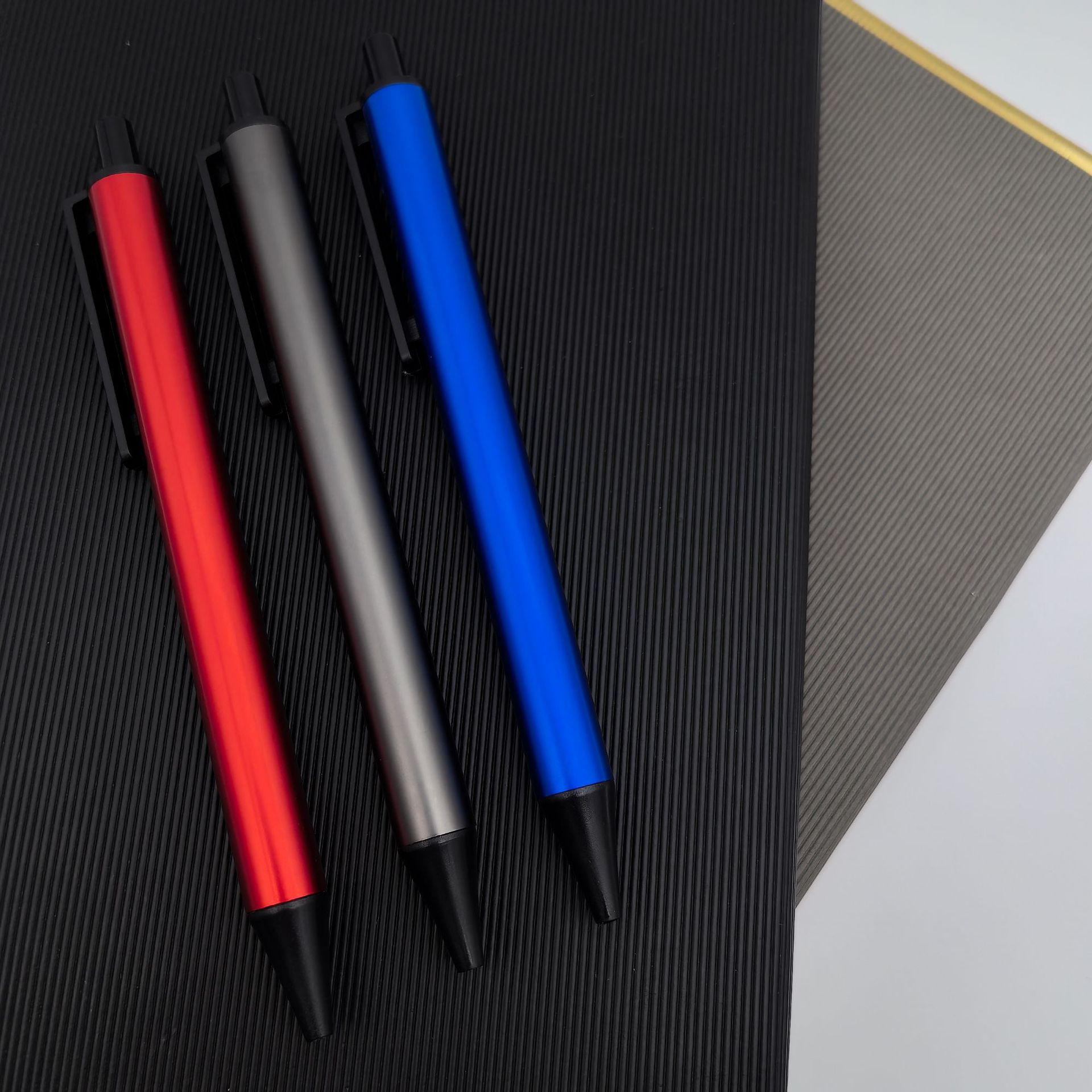 Bolígrafo de metal personalizado barra de aluminio colorido bolígrafo comercial puede ser logotipo láser publicidad publicitaria bolígrafo regalo al por mayor