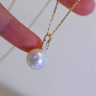 18K Gold Accessories. Small Zircons Hanging at the Bottom. a Very Versatile Picture with 10-11mm Pearls
