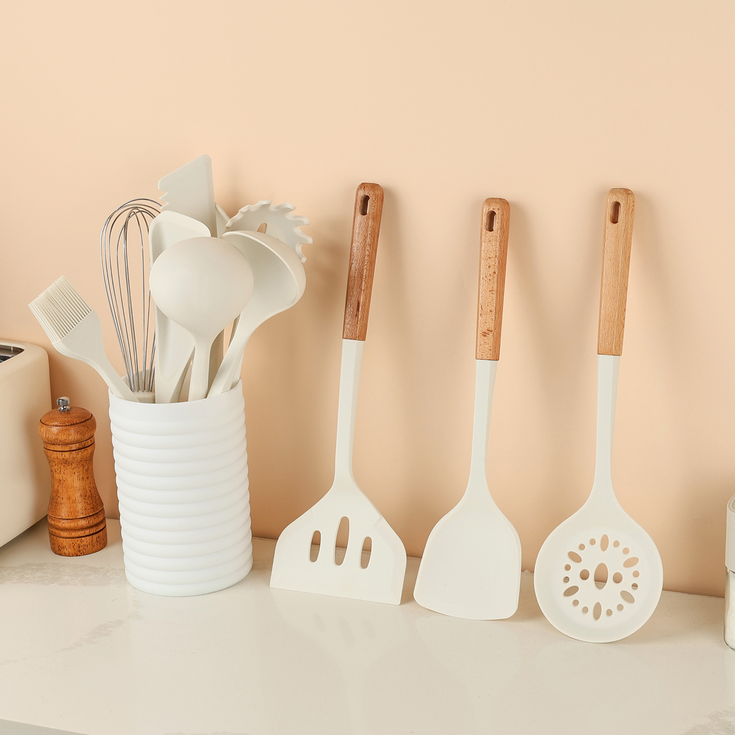 Resistente a altas temperaturas mango de madera de silicona cocina set 12 piezas almacenar herramientas de cocina de barril no pegajosas set de silicona