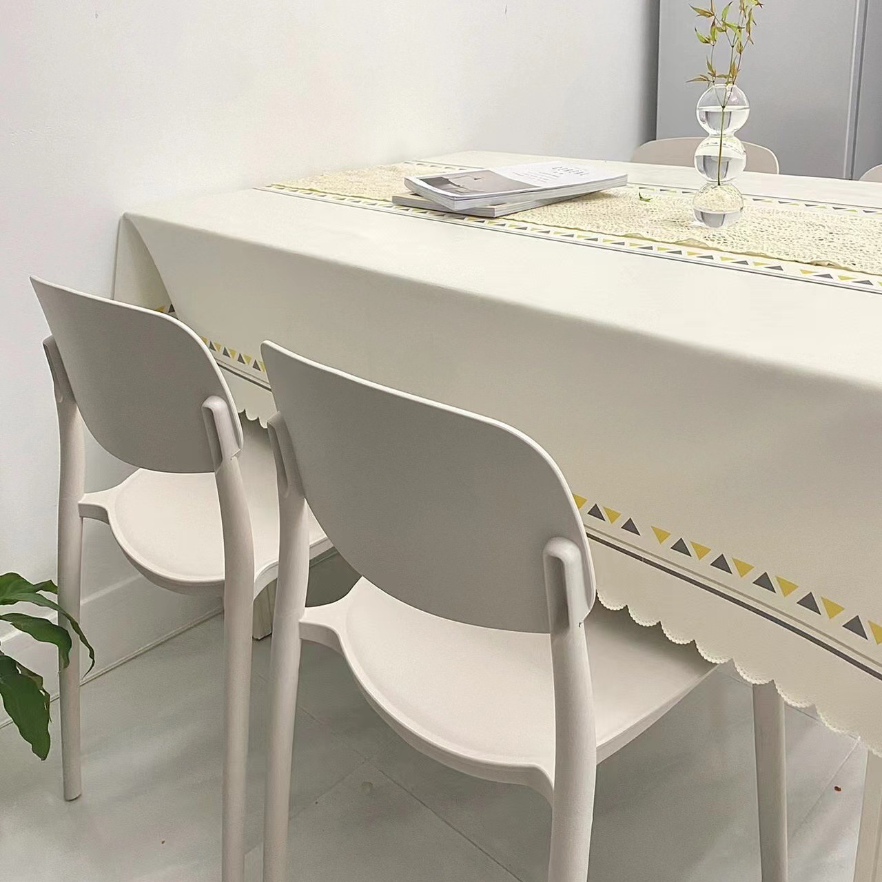 Sillas de plástico apilables respaldadas sillas de mesa de comedor gruesas taburetes de escritorio caseros plegables sillas de comedor nórdicas simples