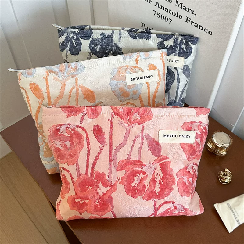 Three dimensional capacious cosmetic bag, organizer bag, high-quality style