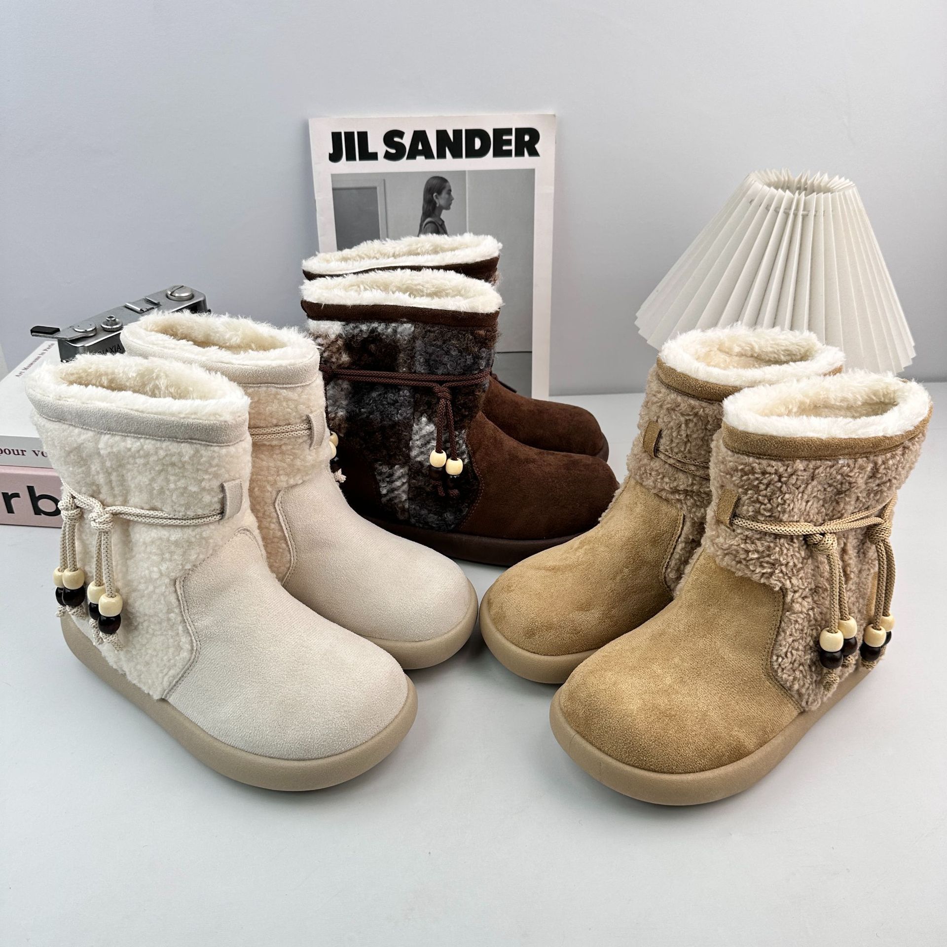Yuanbo 2025 invierno nuevo botas de nieve de mujer de peluche para mostrar pies pequeños arcos de moda de peluche cálido fondo grueso image 1