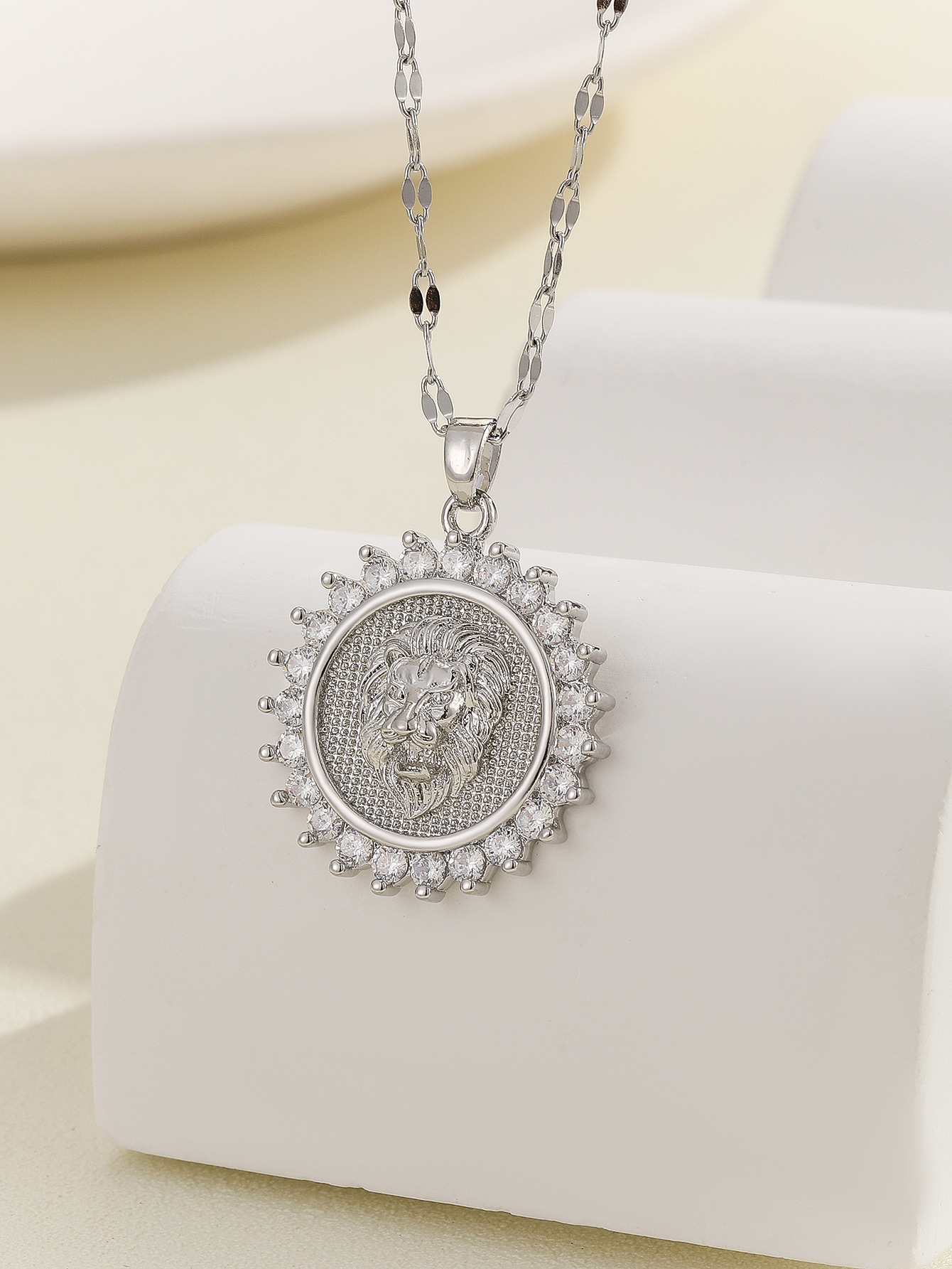 12g Weight Copper Pendant Material Zircon Inlay Material Pendant Necklace Classification Copper Chain Material 1 Piece Quantity Holiday, Daily Occasion Copper Material Human, Virgin Mary, Oval Pattern Women's Gender Inlay Design IG Style Style Copper Inlay Human Virgin Mary Oval Zircon Pendant Necklace 41