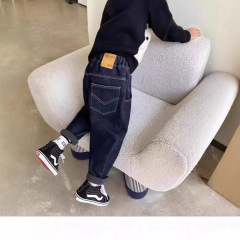 男の子ジーンズ、春と秋のトレンディな子供用パパパンツ、ブルーの子供用パンツ、アウターパンツ、ゆったりと快適でトレンディなスタイル