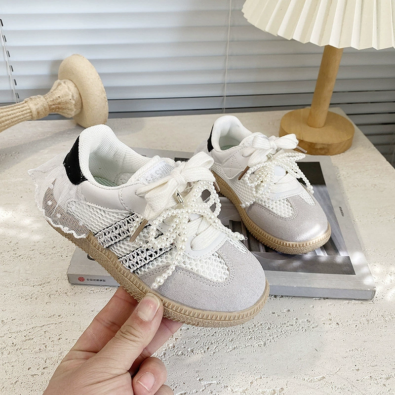 Детские кроссовки для девочек с кружевом и жемчугом, весна/лето 2025, спортивная обувь для детей, дышащие сетчатые кроссовки для маленьких девочек.