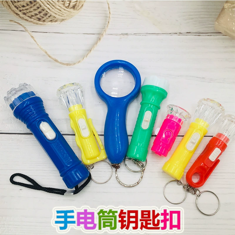 Новый мини-пластиковый детский фонарик, светящийся пластиковый маленький подарок, светодиодный брелок с белым светом, освещение небольшого света