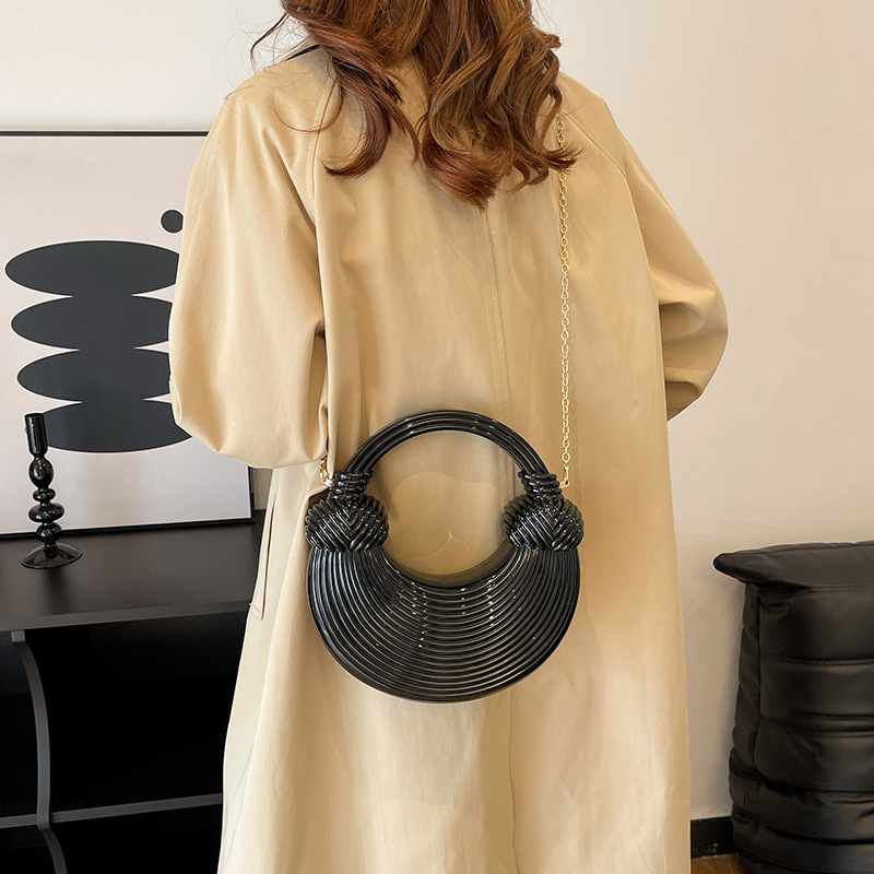 Bolsa tiracolo acolchoada em acrílico única para mulher, moda_voghion.com