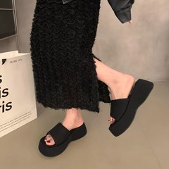 厚い底のスリッパの女性の夏の外は新型のネットの赤いサンダルの女性のハイヒールの海辺の砂浜のスリッパの女性の新型を着ます。