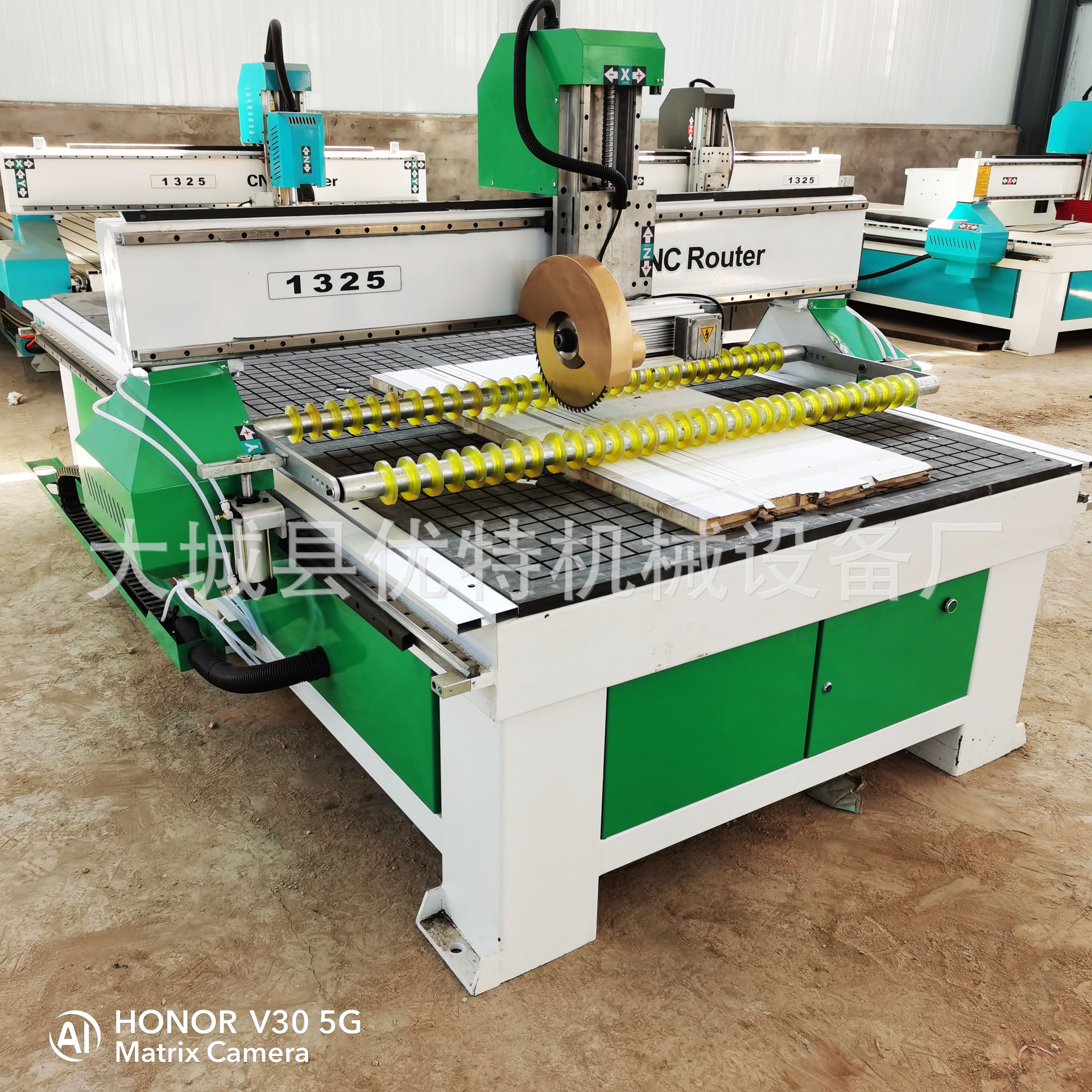 1325木工数控雕刻机 卡通形状切割机 木门雕刻机 cnc浮雕雕花机