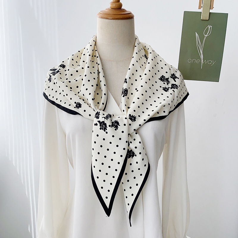 Bufanda triangular con estampado de lunares de sentido simple y avanzado, estilo literario coreano, bufanda de viaje de moda para damas, bufanda triangular delgada