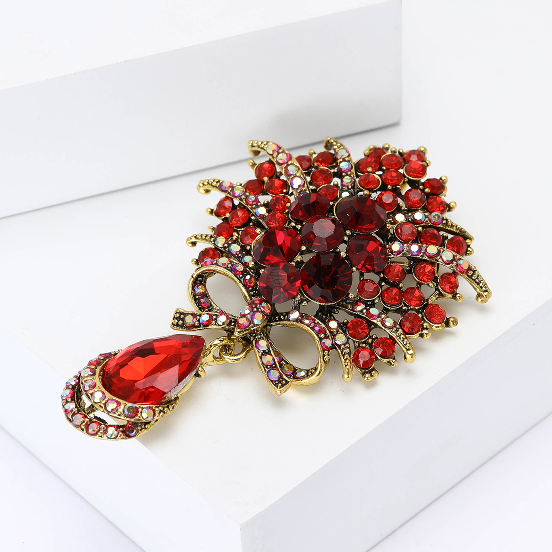 Vintage dames broche met parel kristal en emaille ontwerp_voghion.com