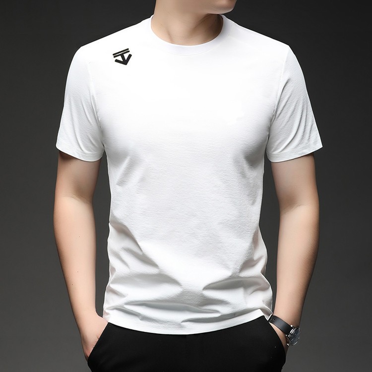 Summer solid T-shirt with a round collar for leisure