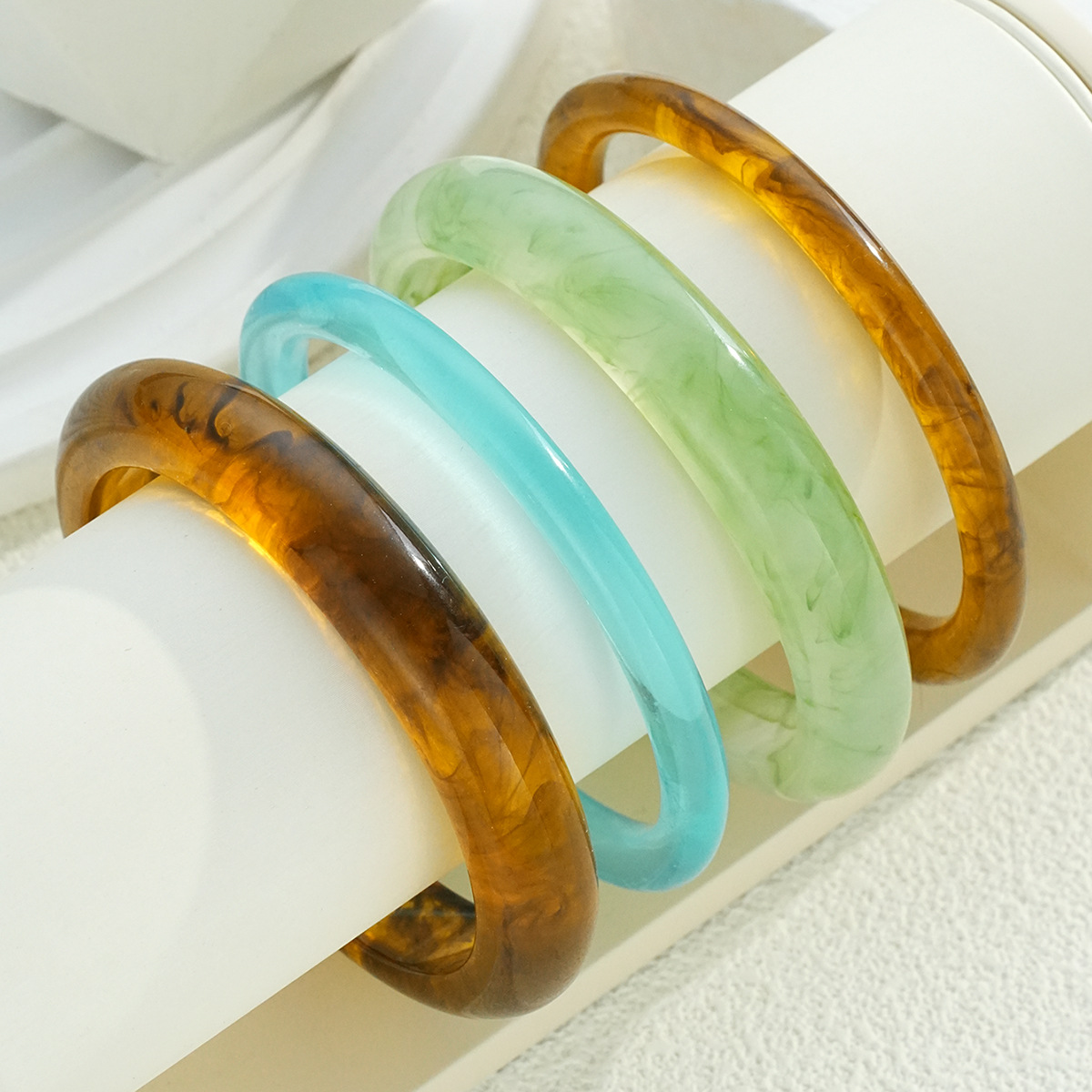 Brazalete de resina explosiva transfronteriza conjunto de nicho de diseño de pulseras europeas y estadounidenses de alto nivel sensación de viento frío no desvanecer pulseras