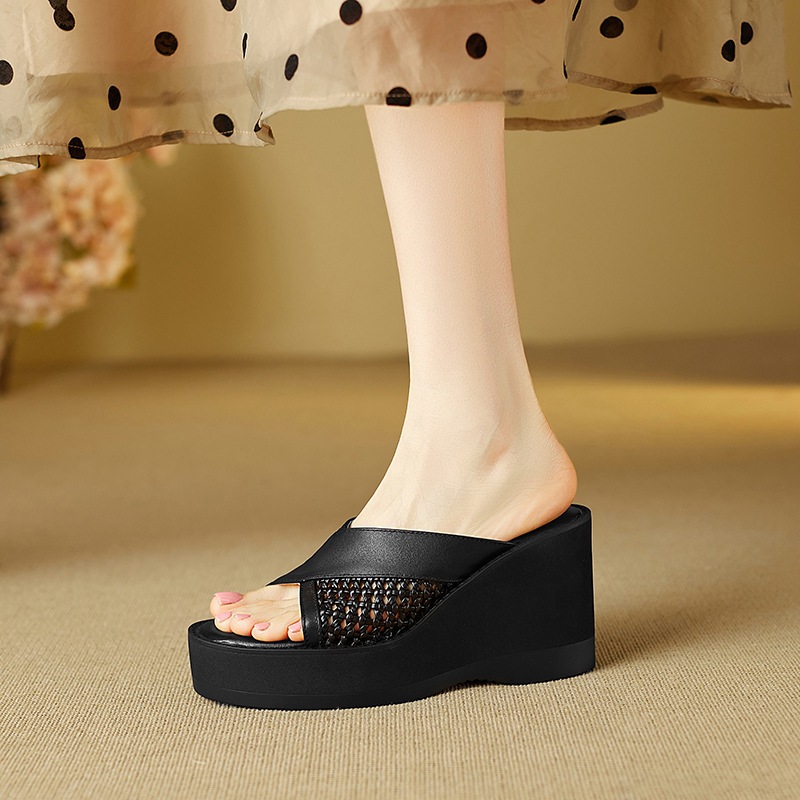 Sandal cao gót nữ mũi cá dày đế xuồng, chất liệu da bò đầu, thiết kế đan rỗng quai ngang — đen