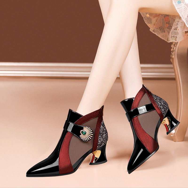 Fashionable Soft Leather Women's Mesh Deep-Cut Single Shoes with Chunky Heels, Hollow-Out Design, Mid-Heel, 2026 Summer Closed-Toe Breathable Sandals