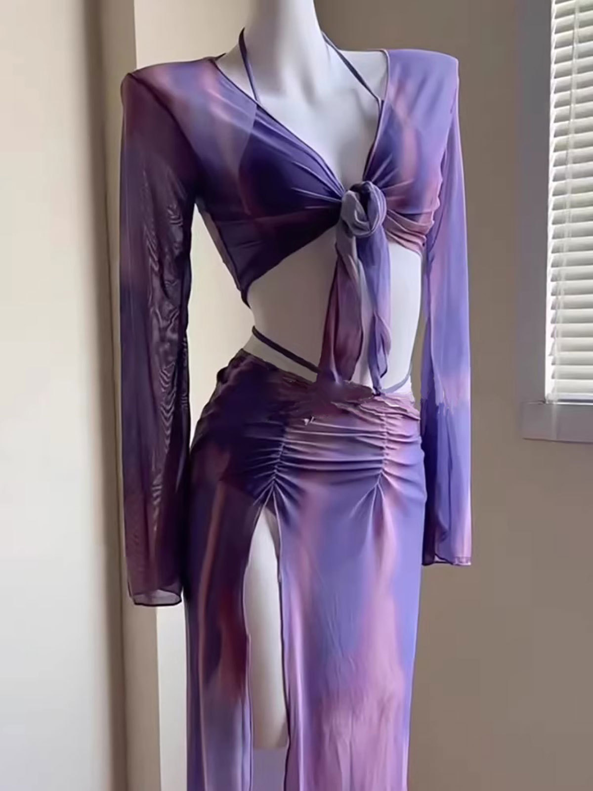 Falda larga morada bikini traje de baño sexy de cuatro piezas para mujer en aguas termales 2025 nueva blusa de protección solar vacaciones junto al mar