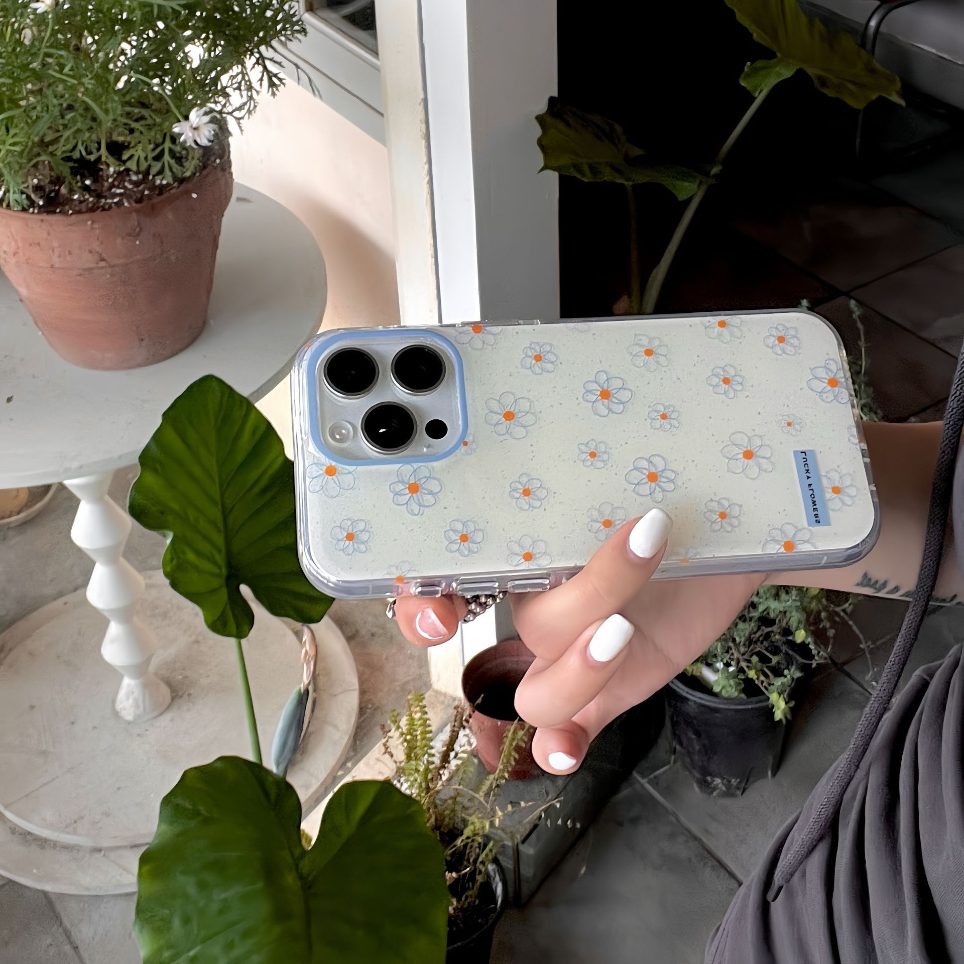 Las flores coreanas de línea azul son adecuadas para Apple 16proMax funda para teléfono móvil 15Pro nicho 14/13 femenino 16P