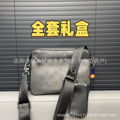 新しいメンズワンショルダークロスボディスリーインワンメッセンジャーバッグプリントファッション牛革クラッチレザーバッグ収納袋大容量