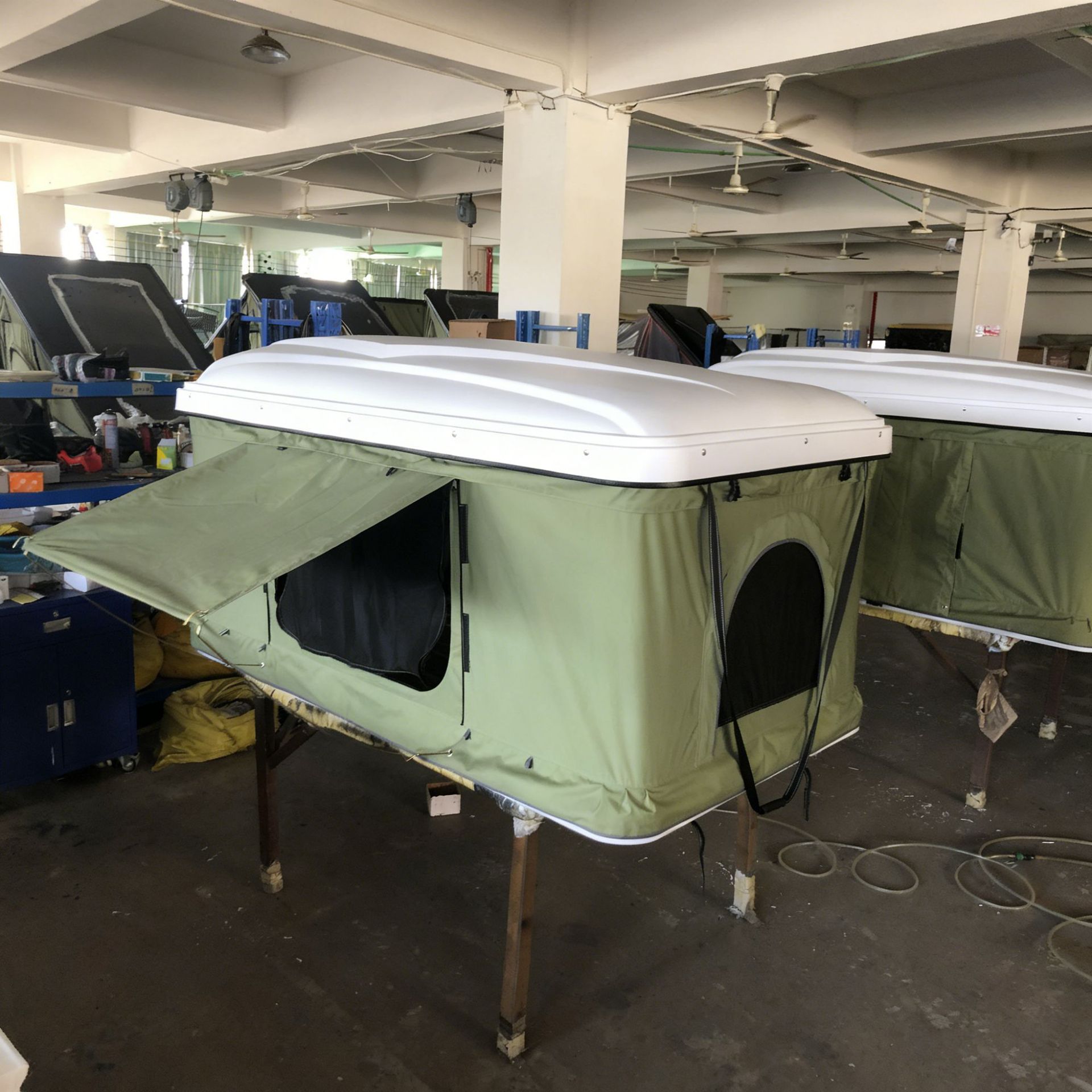 Elevación automática de plástico de plástico de absorción de plástico camping al aire libre lluvia protección solar helicóptero techo de carpa