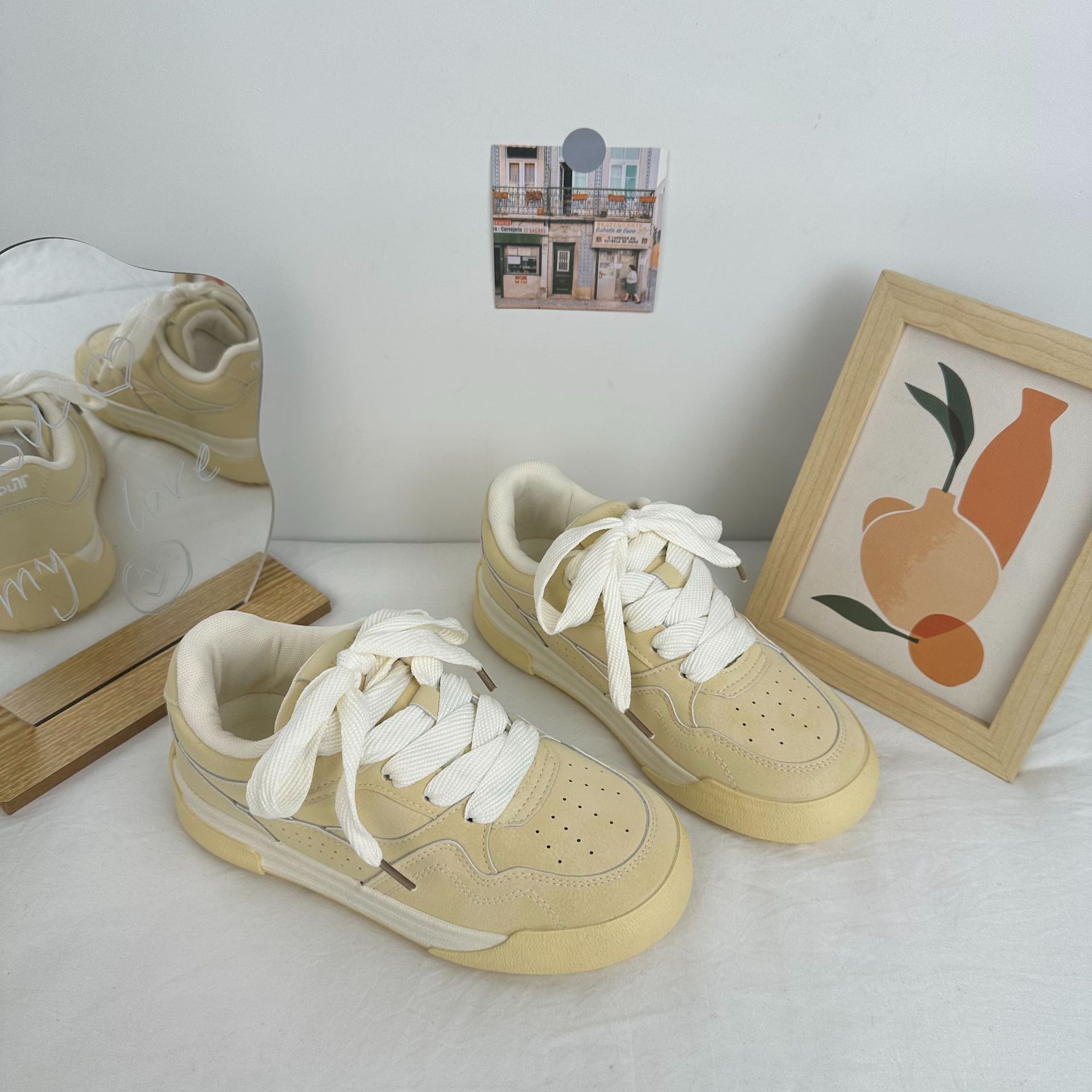 Zapatos de suela gruesa de ondas bajas de nicho femenino, zapatos de entrenamiento de estilo alemán, 2025 primavera nuevos zapatos de lona de fibra