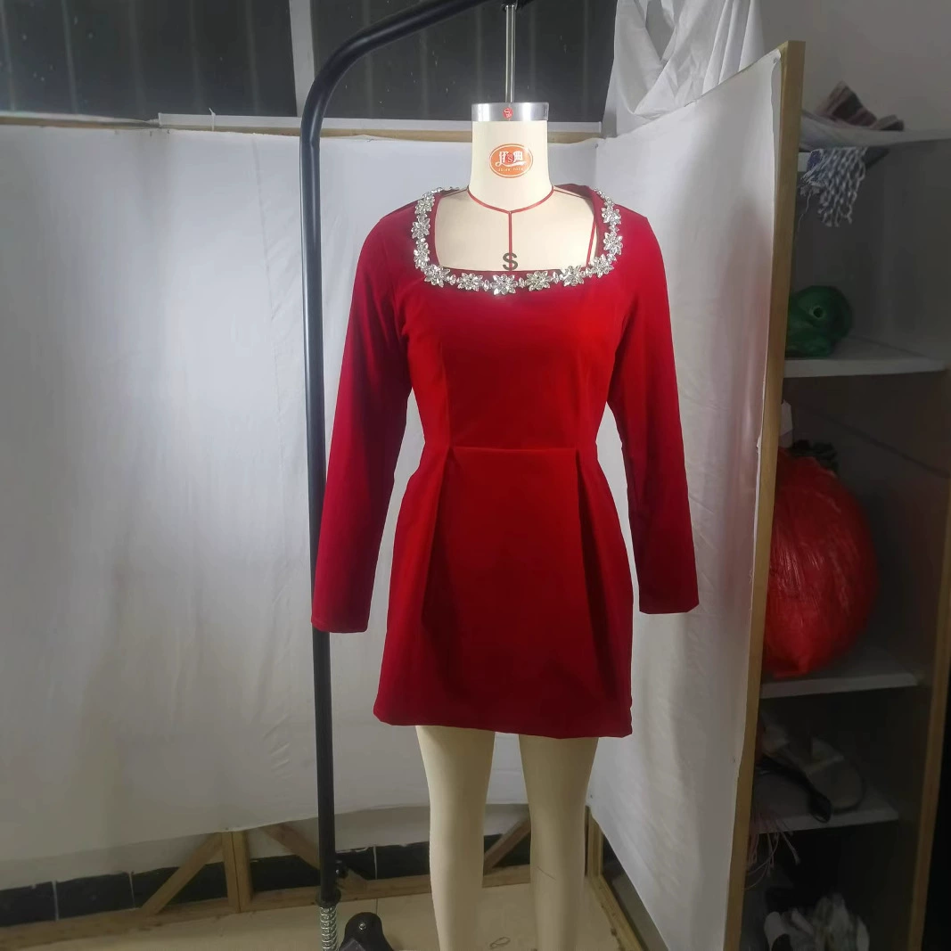 Европейская и американская независимая станция Трансграничная внешняя торговля 2024 Женская одежда элегантный квадратный воротник с бриллиантами Короткое бархатное платье