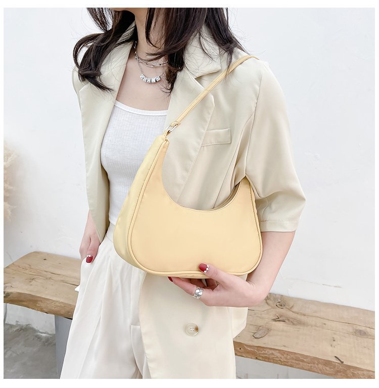 Women's Medium Nylon Solid Color Classic Style Dumpling Shape Zipper Underarm Bag display picture 7