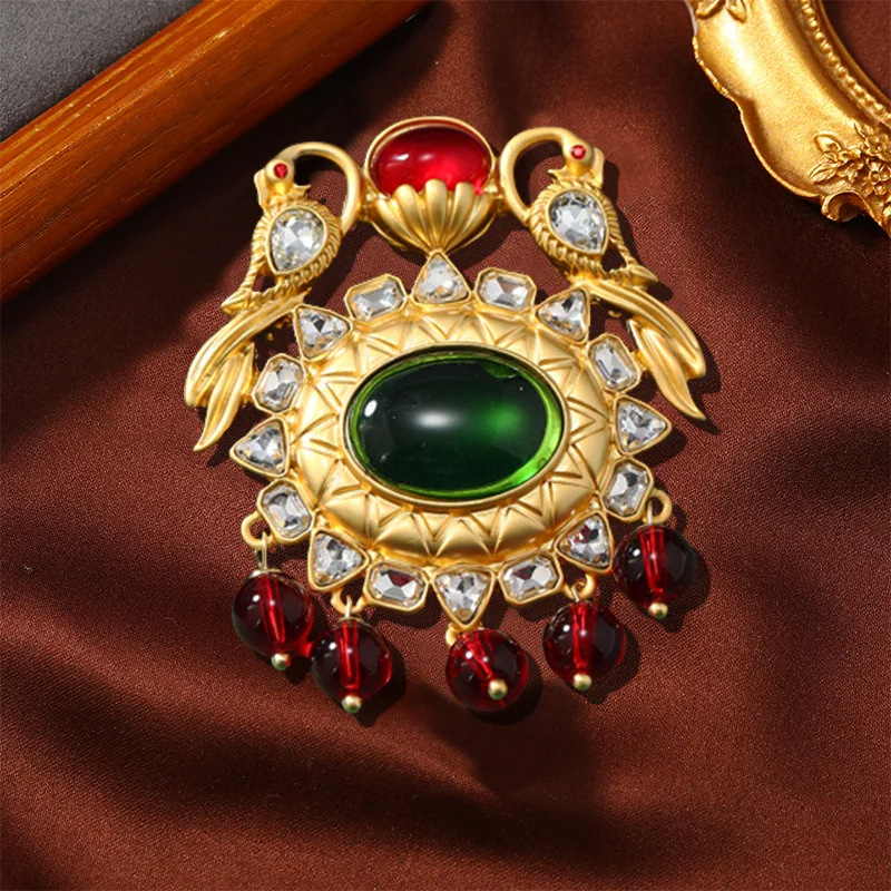 Classic enamel brooch mid-ancient vintage corsage starfish cross court pin heavy industry badge accessories one-piece delivery