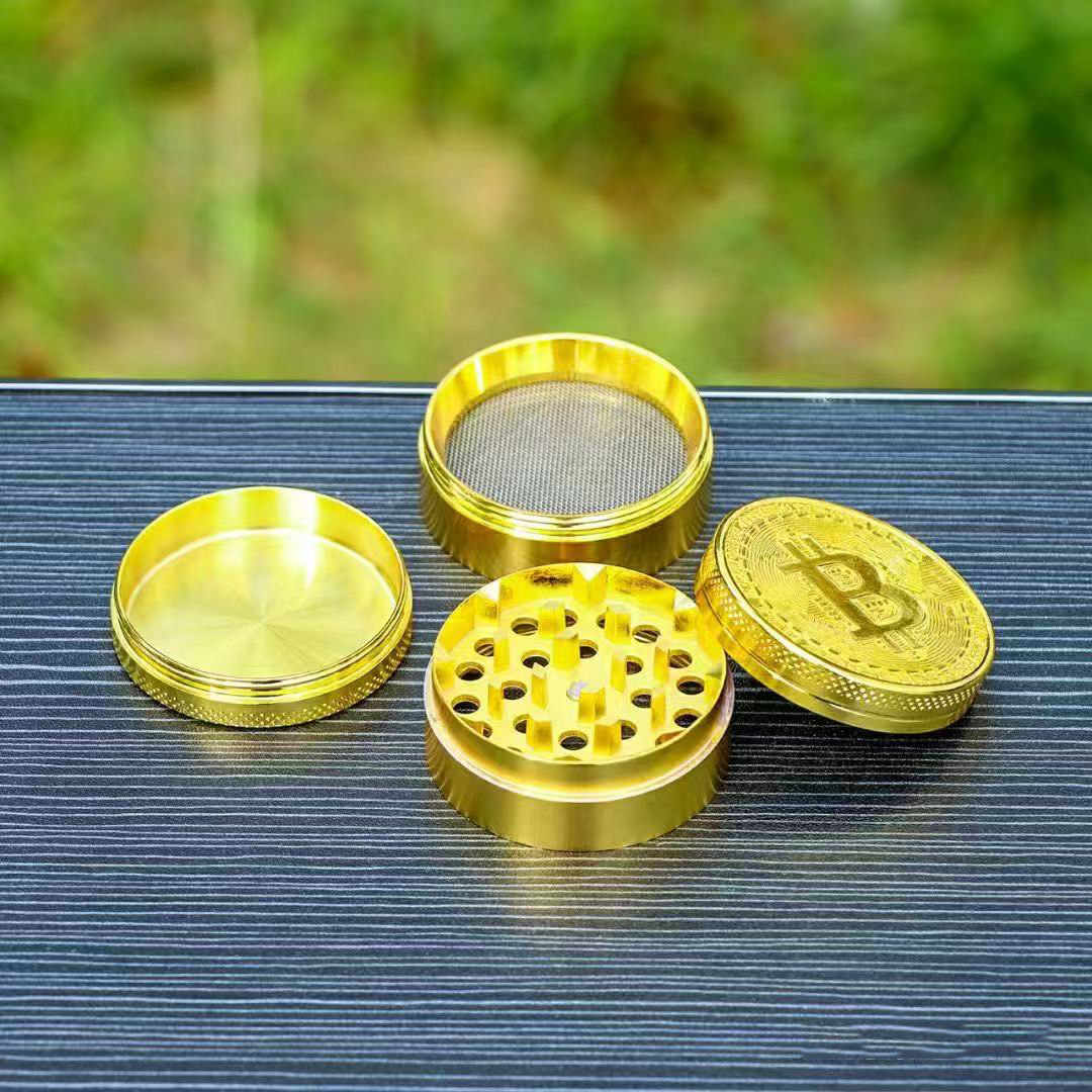 Bitcoin Molinillo de monedas de oro 50MM Molinillo de monedas de metal plano de color dorado de cuatro capas Grinder