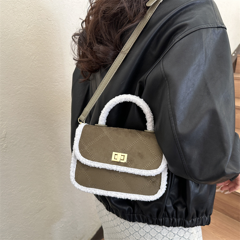 Bolso pequeño bolso de mano mujer 2025 nuevo estilo de primavera de hombro de moda bolso casual de piel de venado simple borde de peluche