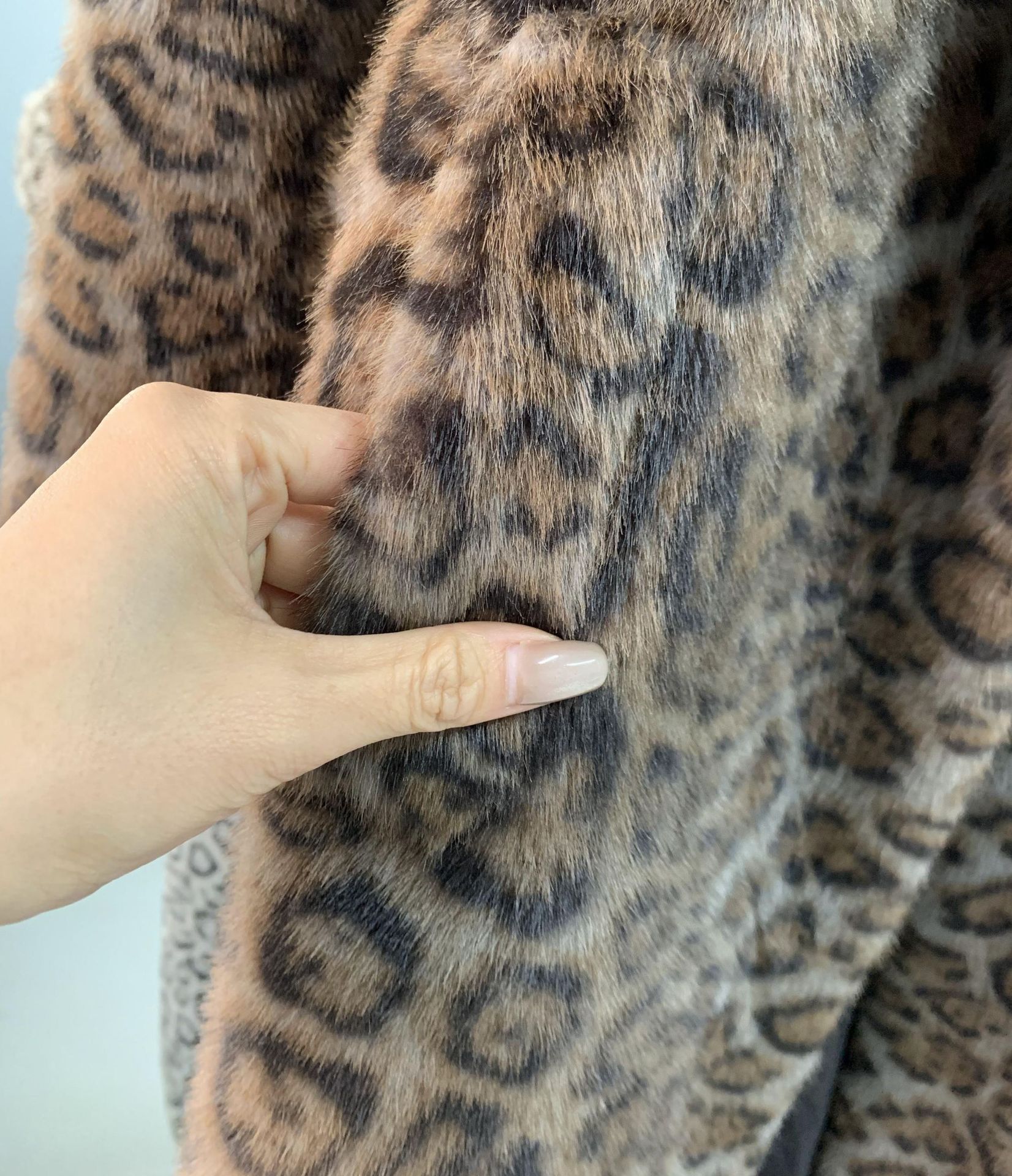 Dámské oblečení podzimní a zimní nové ekologické kožešinové norkové kožešinové leopardí vzor prodloužené velké velikosti dámské oblečení_voghion.com