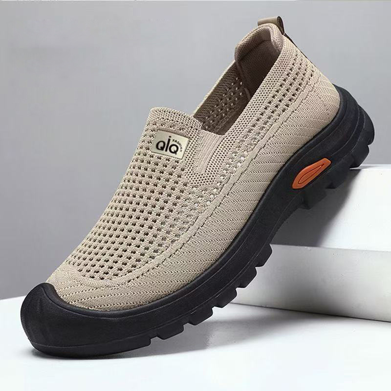 Nuevos zapatos transpirables de verano de malla de un pie de zapatos deportivos de mediana edad con suela suave cómodos zapatos casuales ligeros al por mayor