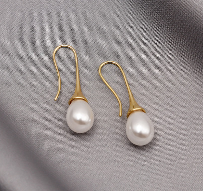 Orecchini pendenti con perle stile francese placcati in oro_voghion.com