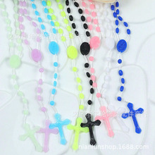 亚马逊热销复古塑料合扣夜光荧光线珠串珠宗教饰品十字架项链