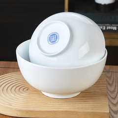 景徳鎮の釉薬の下で白い磁器の碗の高級な碗の皿の皿のセットの陶磁器の皿の碗の卸売りの中国式の食器の碗の箸