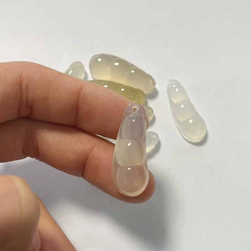 Натуральный белый агат с высоким льдом