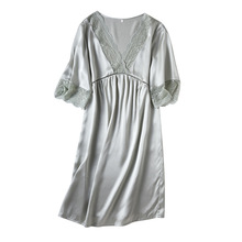 高级轻奢法式真丝缎面裙 性感V领蕾丝交叉桑蚕丝镂空拼接薄款睡裙