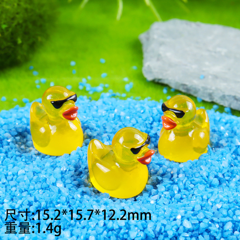 卡通树脂DIY夜光街头鸭子公仔 创意钥匙扣挂件造景迷你配件批发|undefined