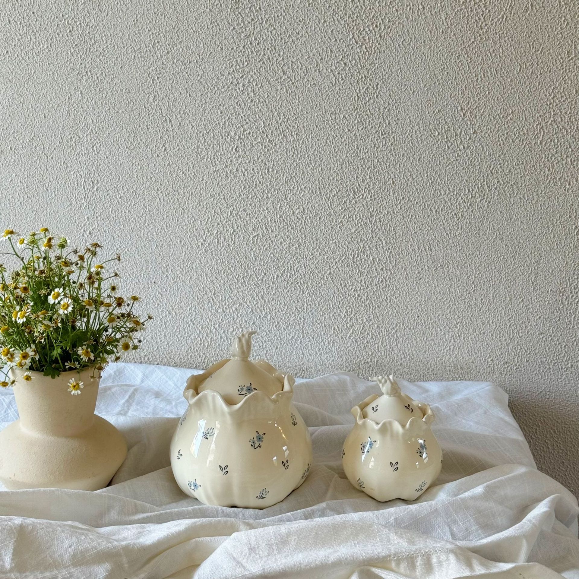 Korean Style Vintage Floral Cream Color Ceramic Storage Jar Sugar Jar Salt Jar Tea Jar Swine Jar Flower Vase Ornaments