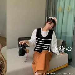 韓国の丸首のストライプはファッションの偽の2つのニットの女性の百合のカジュアルな上着のファッション2025春夏の新型をつなぎ合わせます。